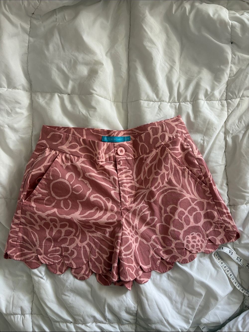 Tori Richard Rose-Pink Floral Scalloped Hem Shorts